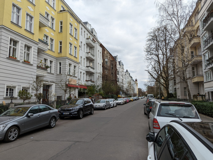 ... des Pixel 6 Pro, so fällt auf, dass das Google-Smartphone weniger Artefakte bei ähnlicher Schärfe aufweist. (Bild: Tobias Költzsch/Golem.de)